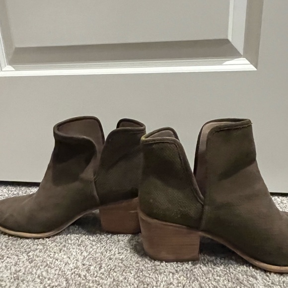 Hinge Ankle Boots - Picture 3 of 5